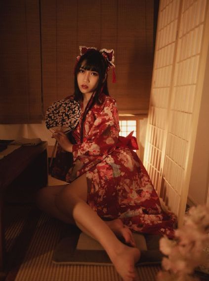 啪啪长腿美女无力呻吟_云播放粤语日本成人在线